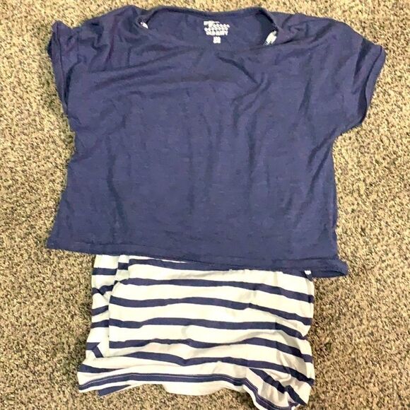Old Navy Crop Blue T-Shirt over striped Tank - L - Picture 1 of 4